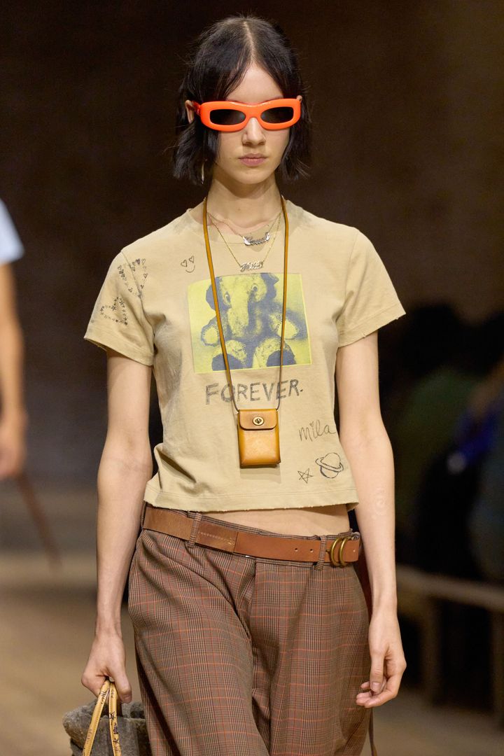 コーチ 2025-26年秋冬コレクションより。