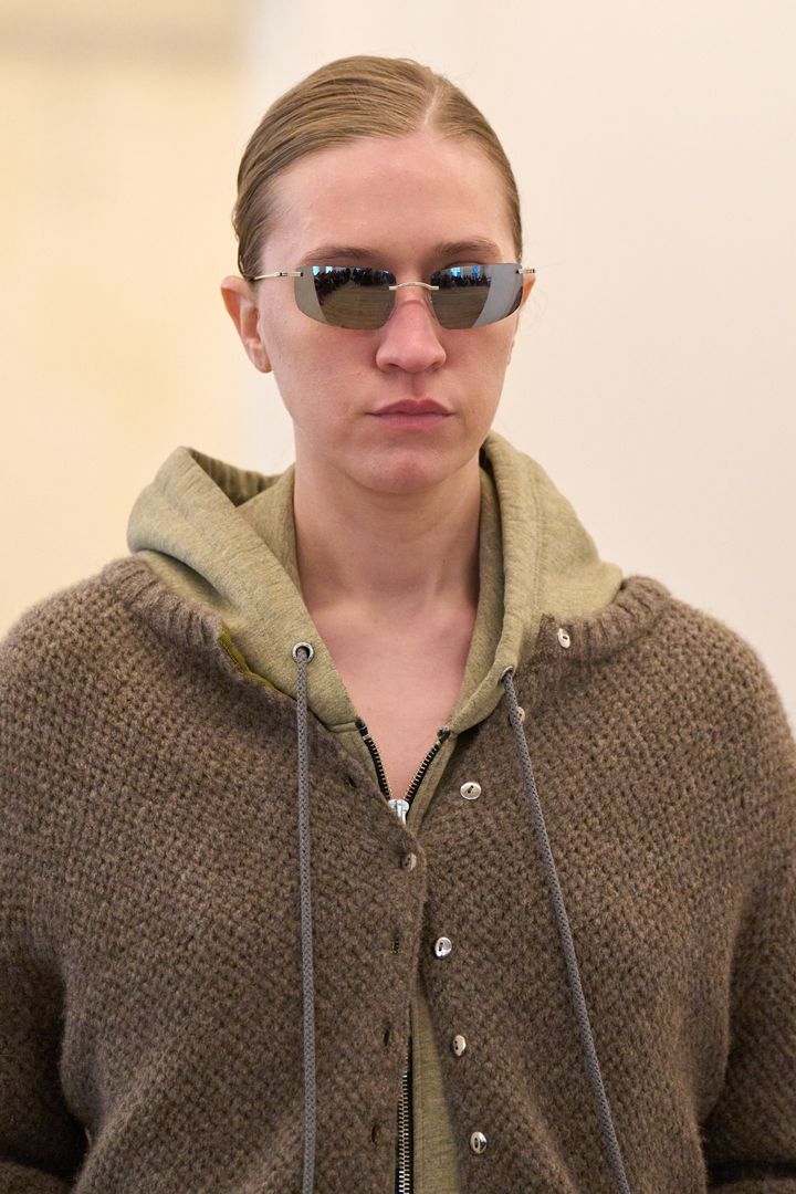 エクハウス・ラッタ 2025-26年秋冬コレクションより。