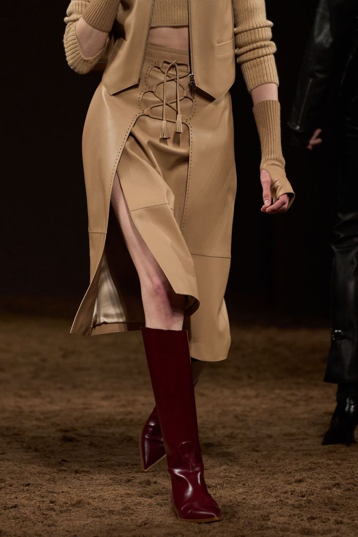 エルメス 2025-26年秋冬コレクションより。