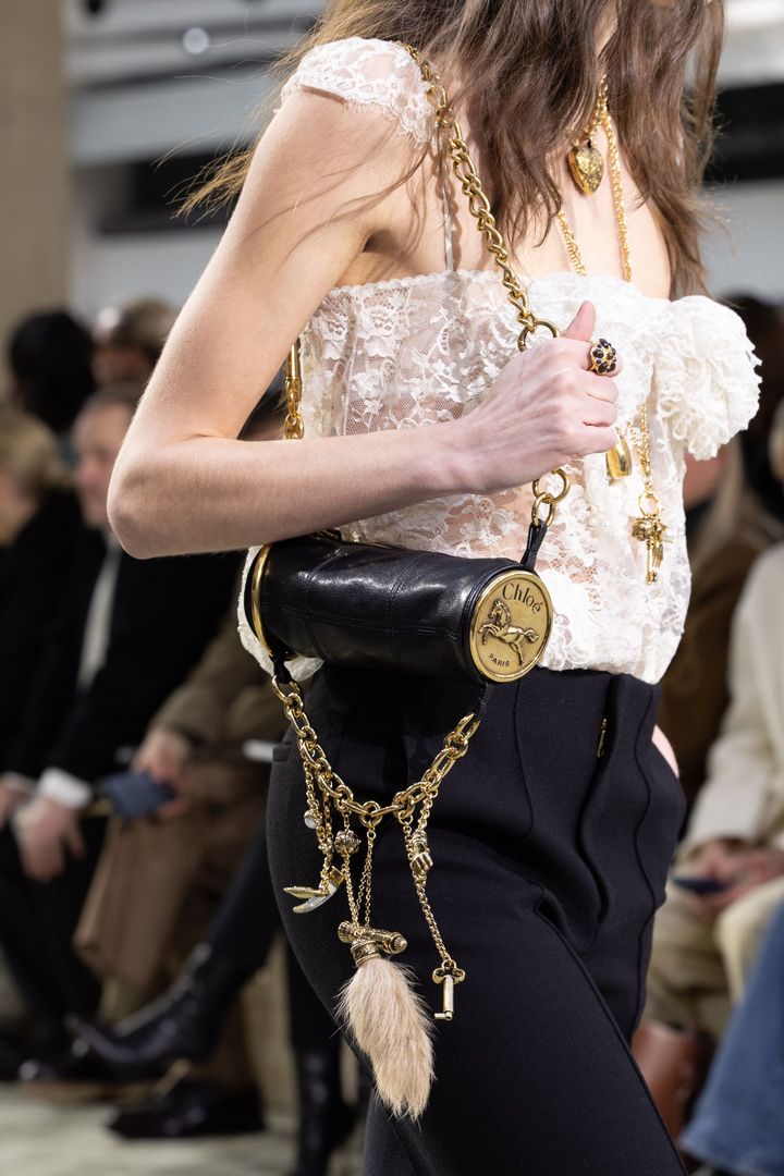 クロエ 2025-26年秋冬コレクションより。