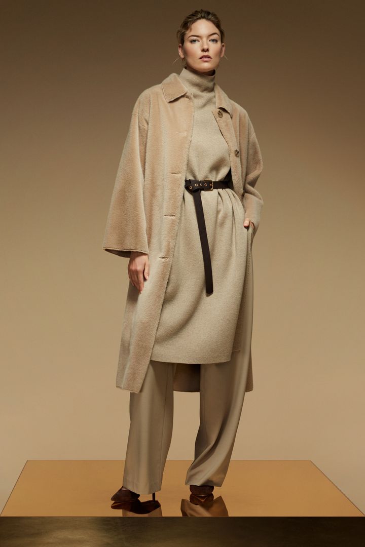 ダナ キャラン ニューヨーク 2025-26年秋冬コレクションより。