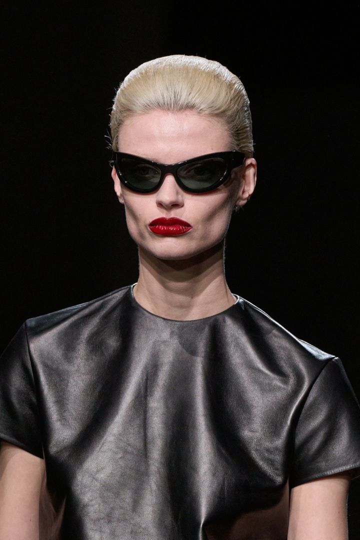 トム フォード 2025-26年秋冬コレクションより。