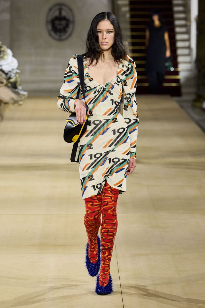 アンドレアス・クロンターラー フォー ヴィヴィアン・ウエストウッド 2025-26年秋冬コレクションより。