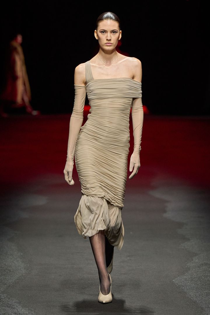 ロベルト カヴァリ 2025-26年秋冬コレクションより。