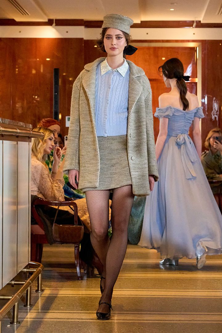 ルイザ ベッカリア 2025-26年秋冬コレクションより。