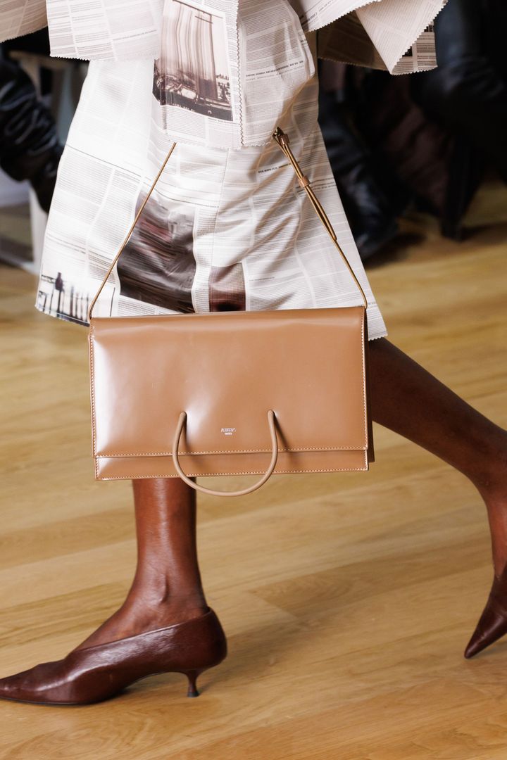 アブラ 2025-26年秋冬コレクションより。