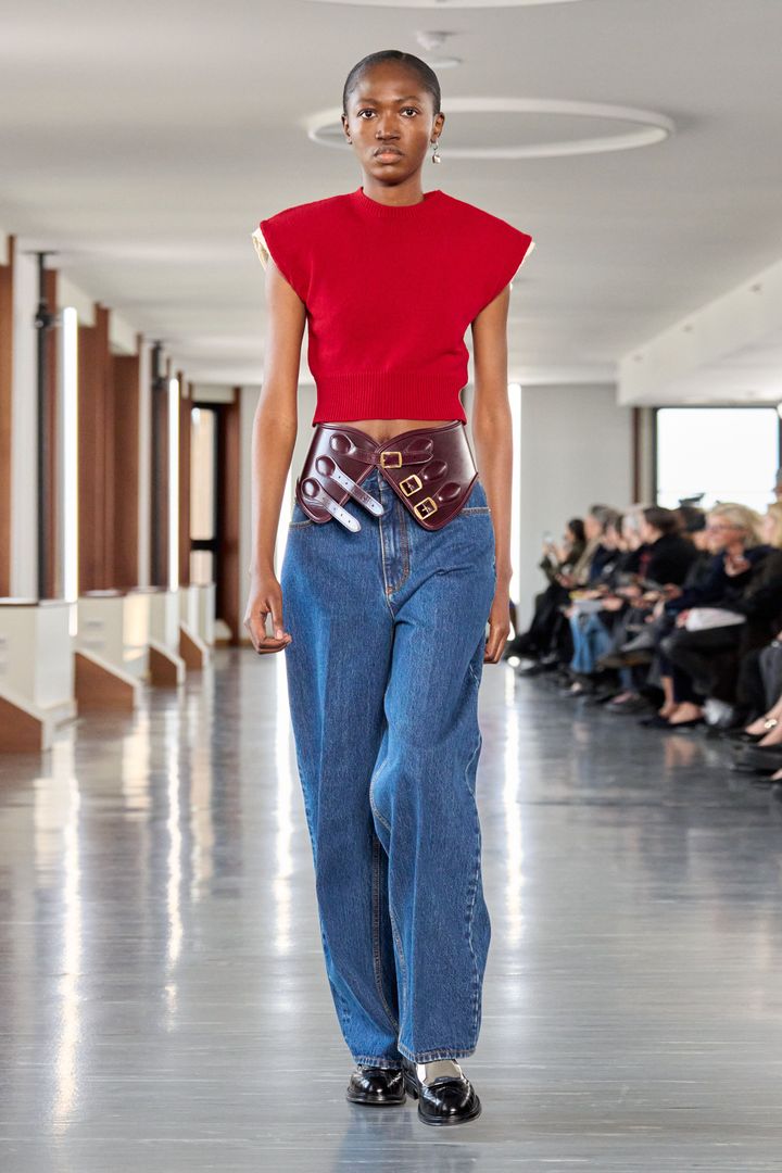 バリー 2025-26年秋冬コレクションより。