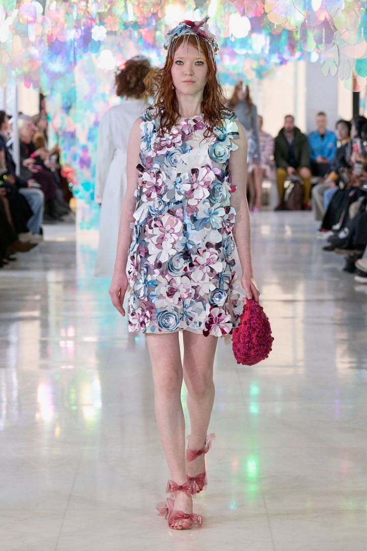 スーザン ファン 2025-26年秋冬コレクションより。