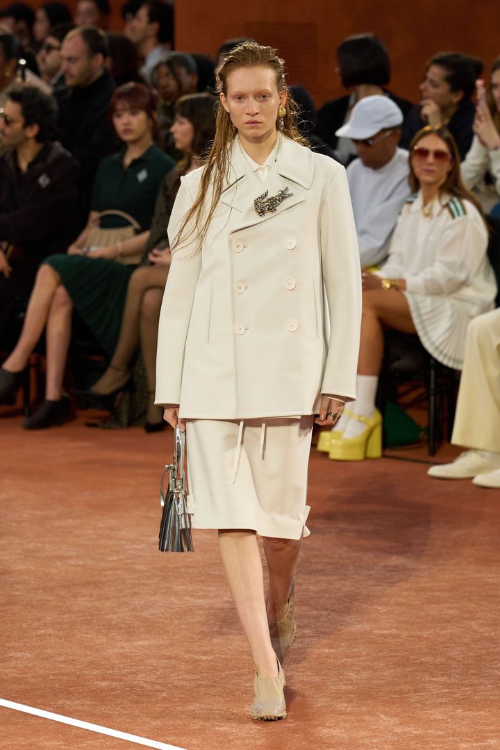 ラコステ 2025-26年秋冬コレクションより。