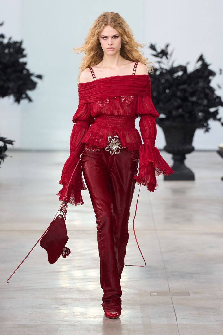 ブルマリン 2025-26年秋冬コレクションより。