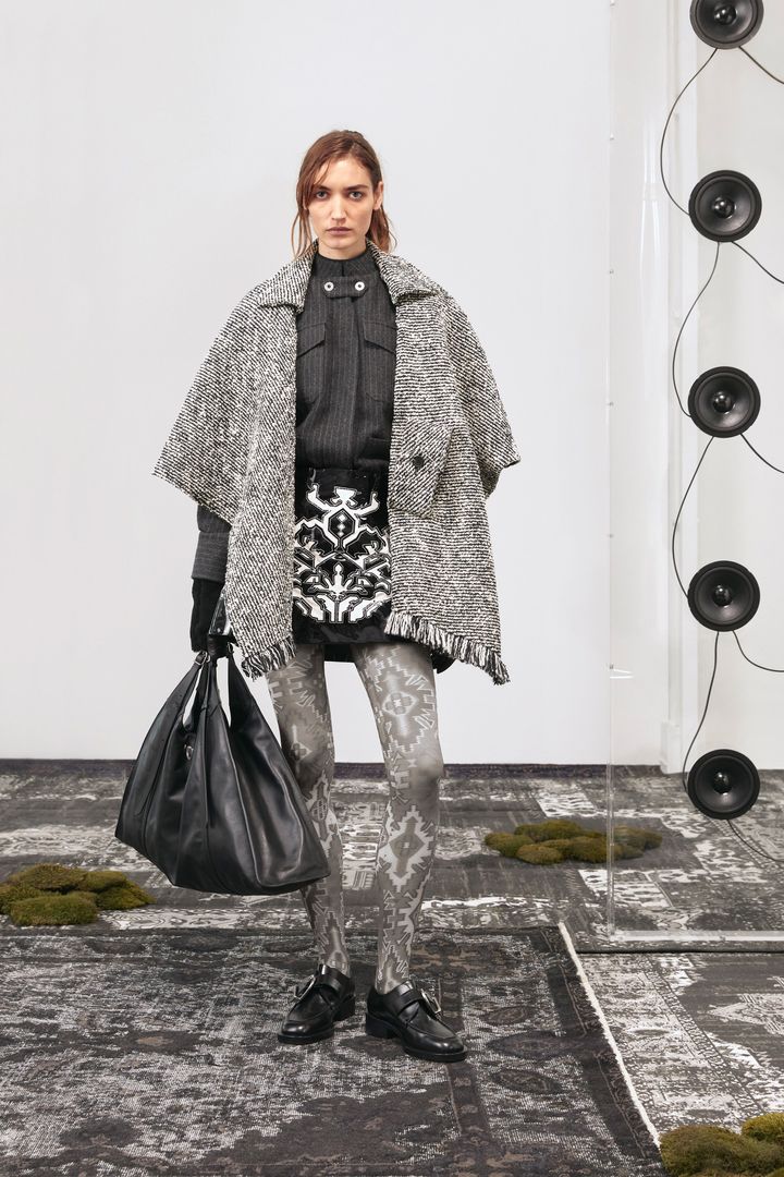 ドゥラッツィ 2025-26年秋冬コレクションより。