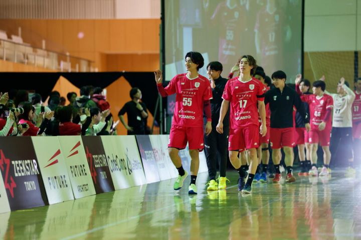 選手たちのウィニングラン／ジークスター東京