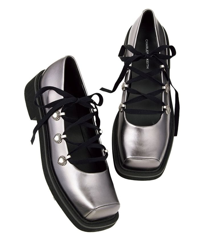 シューズ[ヒール3.5cm] ¥13,900(CHARLES & KEITH/CHARLES & KEITH JAPAN)