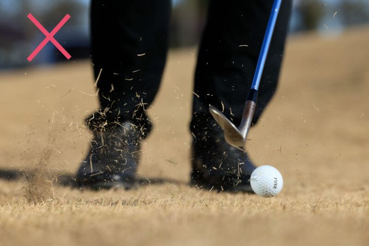 冬のアプローチの正しい打ち方！「超・鈍角＆ノーコック」で払い打つ