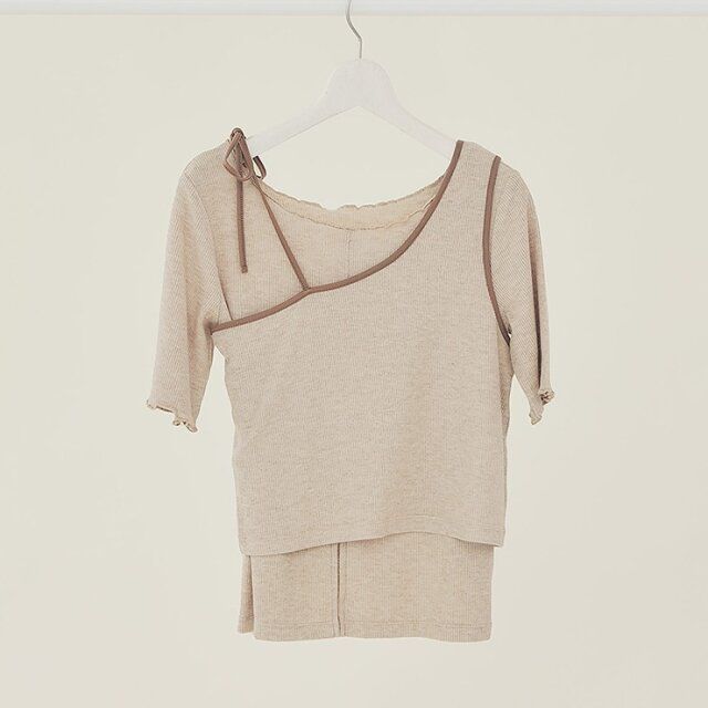 しまむらのレイヤードテレコTシャツとビスチェ