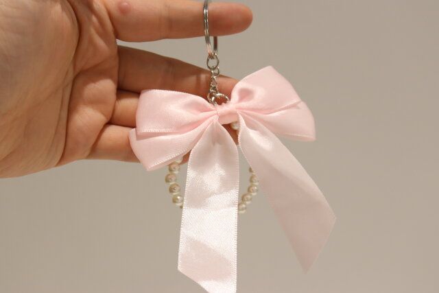 ダイソー ボウタイキーホルダー（黒、白、ピンク）
