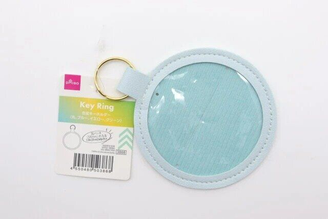 ダイソー 合皮キーホルダー（丸、ブルー、イエロー、グリーン） パッケージ