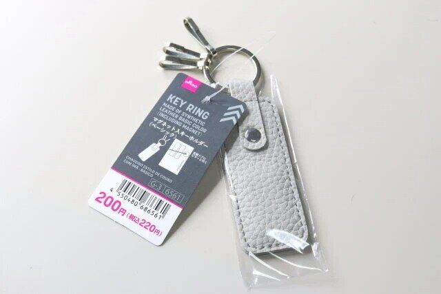 ダイソー レザー調マグネット入キーホルダー（ベーシック） パッケージ