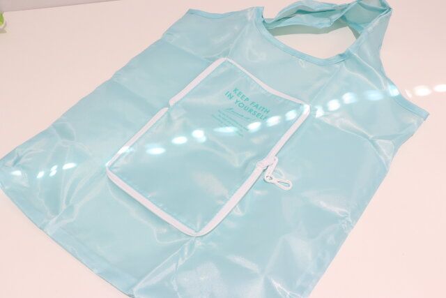 肩にかけられるショッピングバッグ デザイン