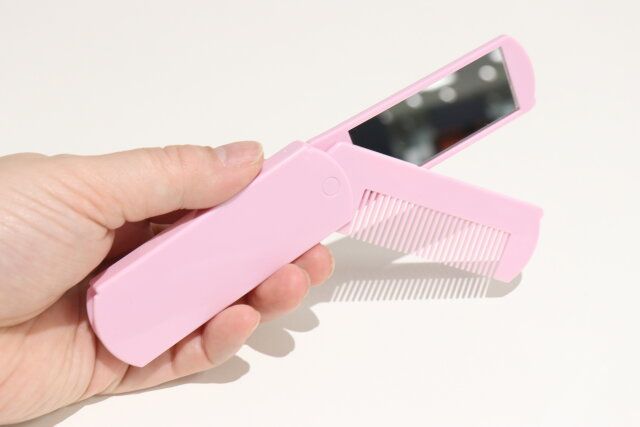 ダイソーの1本2役の折込コーム＆ミラー シンプル