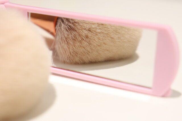 ダイソーの鏡んも映りが良い折込コーム＆ミラー シンプル