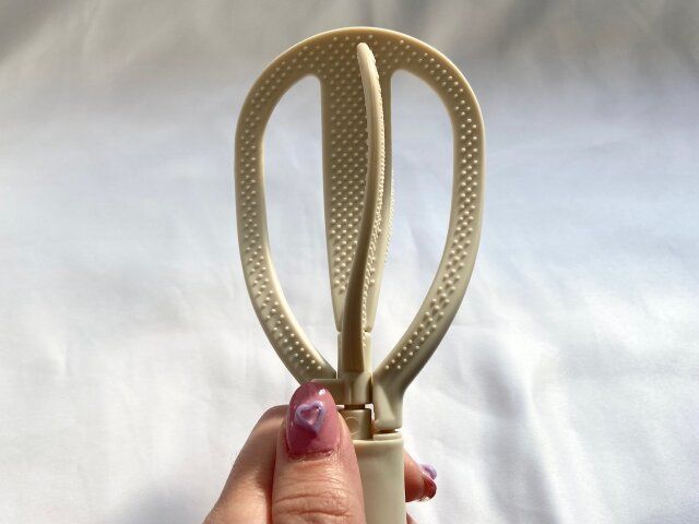 3COINS 米とぎしゃもじ 泡だて器のような形に変化する