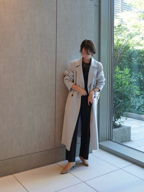 淡めのブルーのアウター