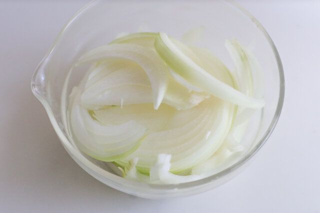 たまねぎはスライスする。