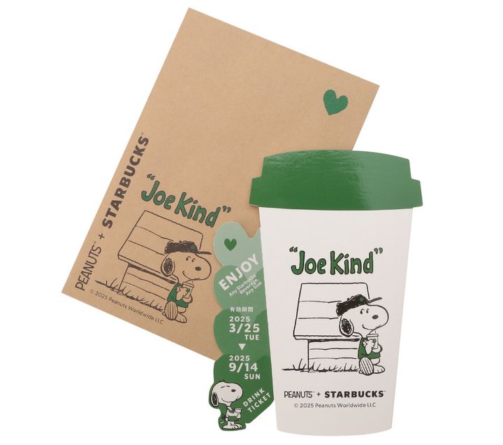 「PEANUTS ビバレッジカード カップシェイプ」900円 【ドリンク引き換え有効期間】2025年3月25日（火）〜2025年9月14日（日） 【ドリンク交換チケット】 700円（店内利用）、687円（持ち帰り）までのドリンクと交換可能