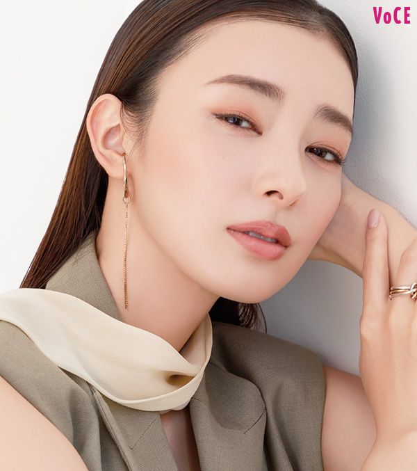 どんな顔立ち、目ガタチの人も共通！ 伏し目美人3つの掟