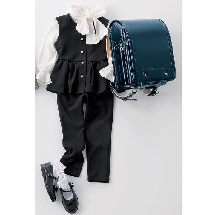 ネイビーのランドセルに合わせたモノトーンコーデ