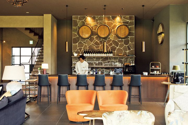 新潟〈カーブドッチ ワイナリーステイ トラヴィーニュ〉ラウンジ