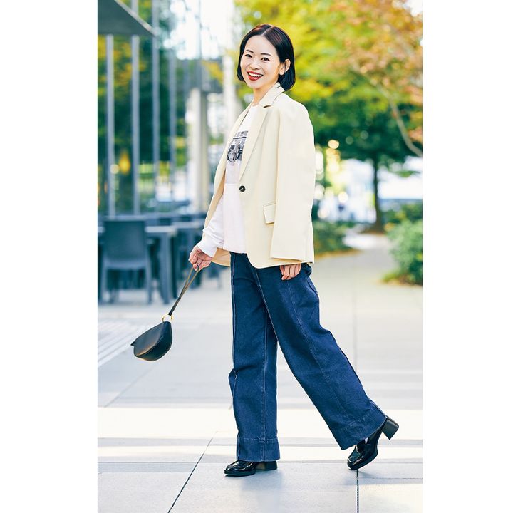 友達とのお出かけシーンにVERYママの洒落見えデニムコーデ