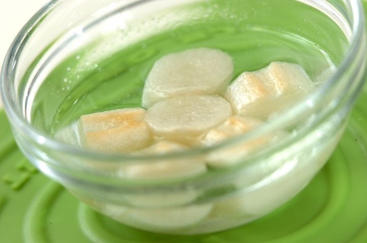 ネギとワカメのみそ汁の下準備1