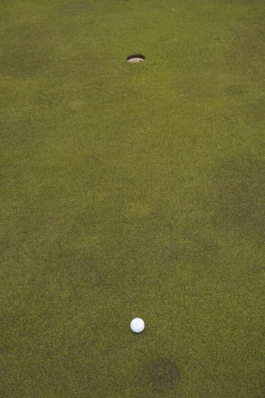 傾斜で曲がるラインの打ち方！パッティングが上達するレッスン