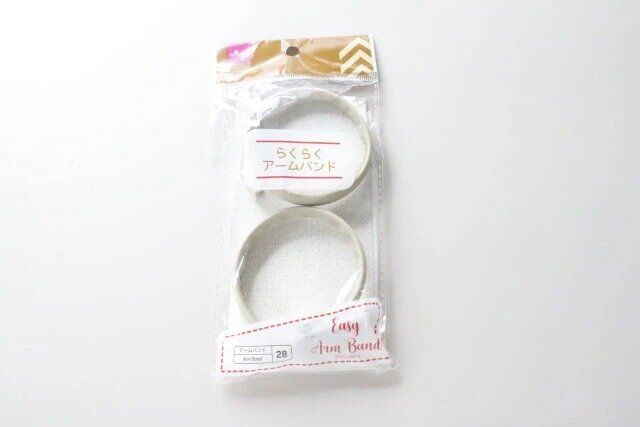 ダイソーのらくらくアームバンドのパッケージ