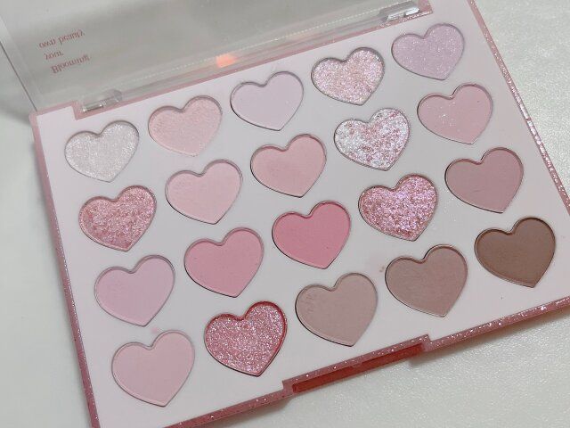 デイジーク ムードシャドウパレット 07 ラブハート パレットの中身