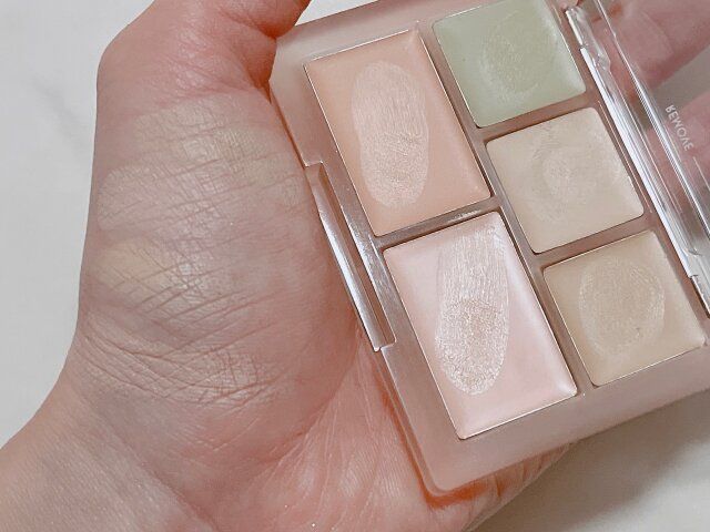 ルナ コンシールブレンダーパレット 01 クリアカバー 手に付けて発色確認