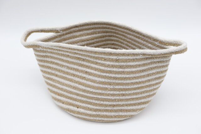 ダイソー リサイクル糸を使用した環境にやさしいロープ収納（ボーダー）