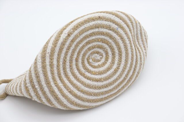 ダイソー リサイクル糸を使用した環境にやさしいロープ収納（ボーダー） 底