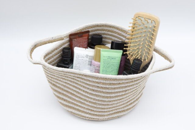 ダイソー リサイクル糸を使用した環境にやさしいロープ収納（ボーダー） 使用例 スキンケア ヘアケア