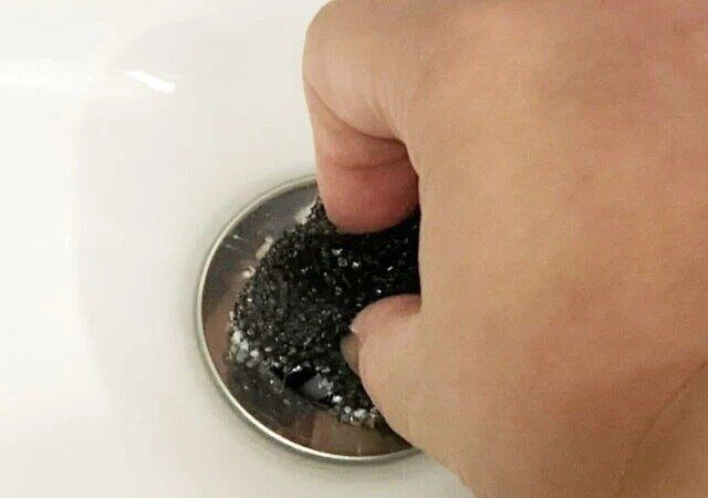 ダイソー 洗面台の髪と汚れを取るスポンジ 