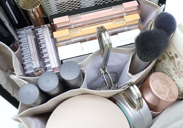 BRILMY黒コスメポーチ付録レビュー仕切り