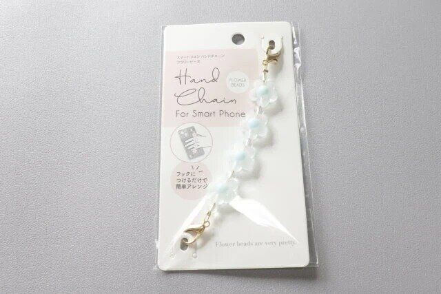 ダイソーのスマートフォン ハンドチェーン フラワービーズのパッケージ