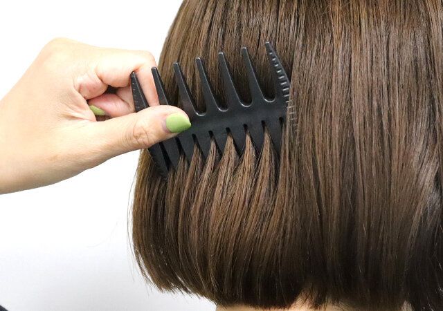 ダイソー メッシュアレンジヘアコーム（静電気防止剤配合） 細め