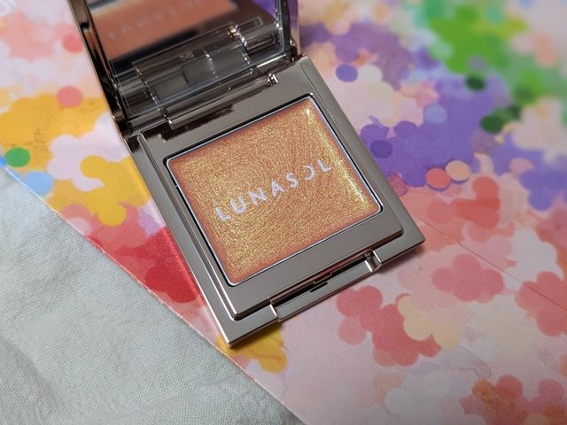 ルナソルコスメの写真