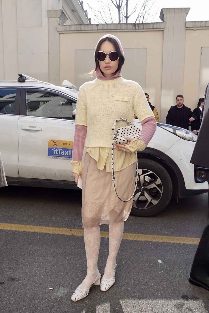 画像: 淡いイエロー&ピンクが大人フェミニン