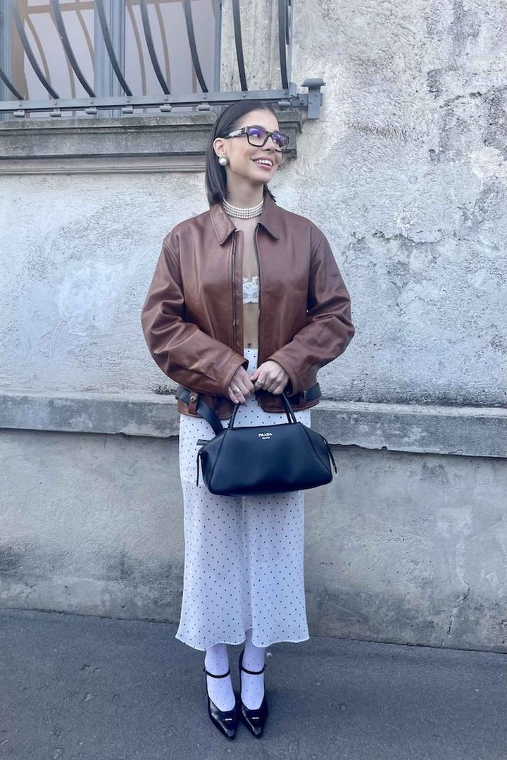 画像: ドットのシースルースカートが主役のモダンフェミニン