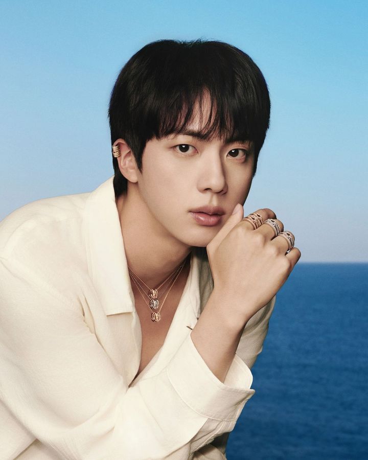 「フォース10 ライズ」リング（PG×ダイヤモンド）￥957,000 （WG×ダイヤモンド）￥1,012,000 ネックレス（PG×ダイヤモンド）￥704,000 （WG×ダイヤモンド）￥759,000 イヤーカフ（PG×ダイヤモンド）（片耳）各￥341,000