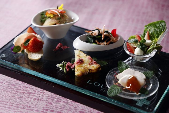 桜の花といちご、旬の食材のハーモニーを味わうセイボリー